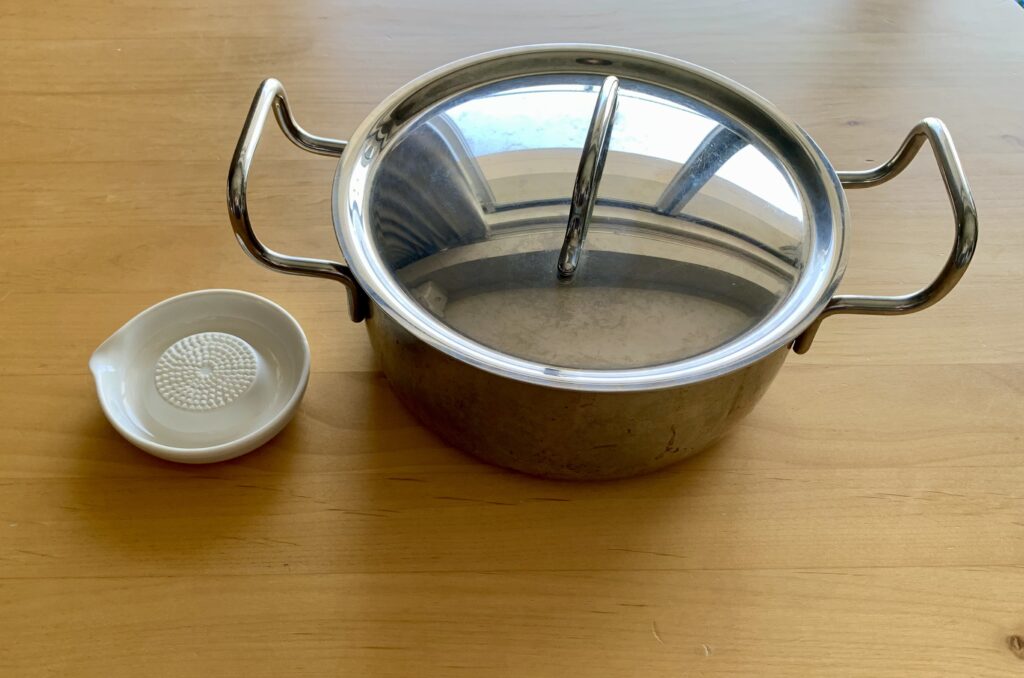 処分を保留している鍋と生姜おろし器