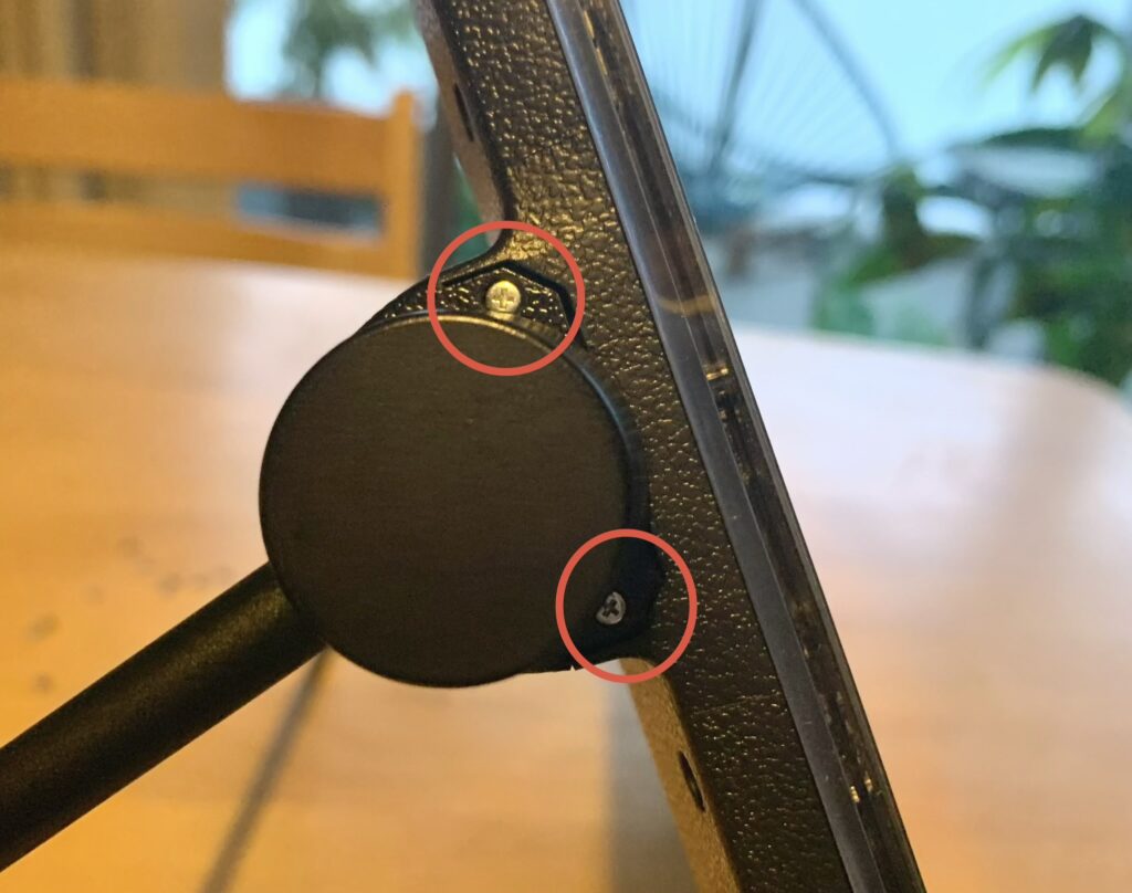 スタンドのシールを剥がしたあと
